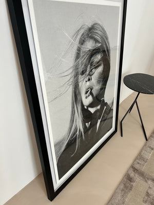 BARDOT FREESTANDING ART